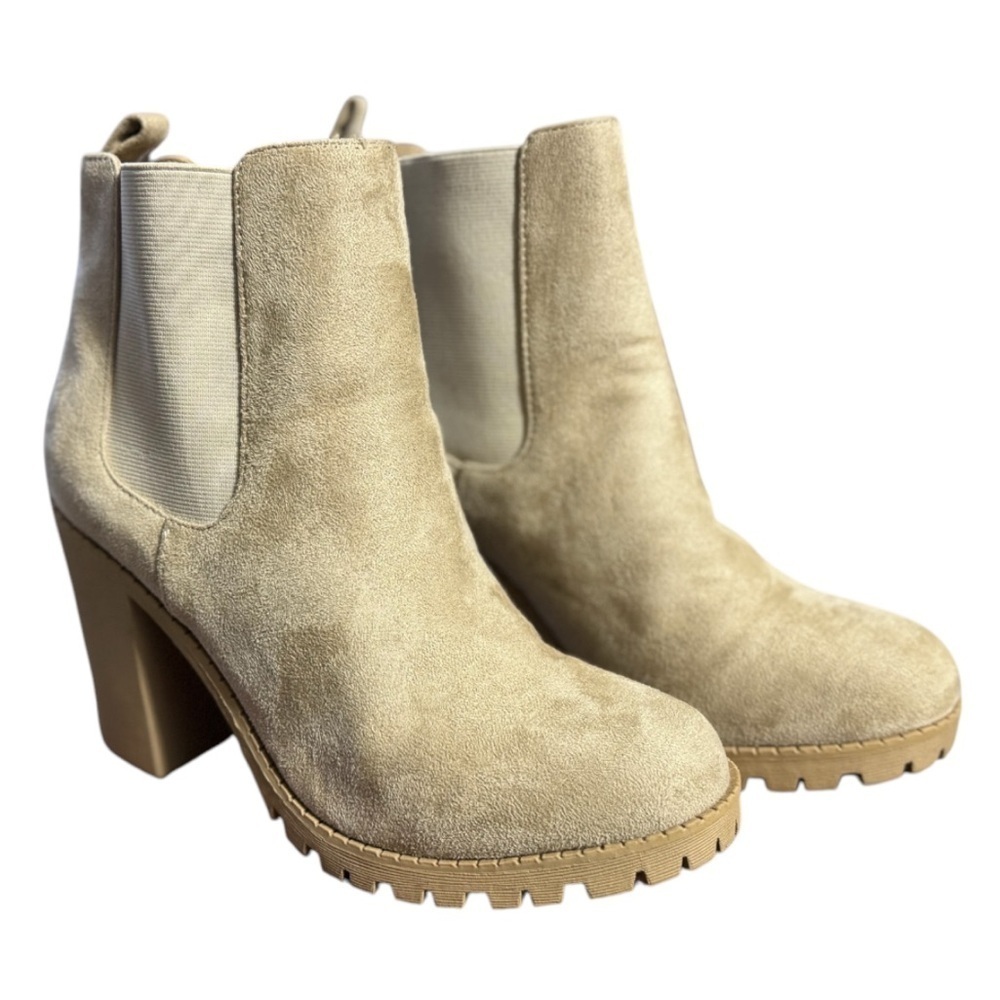 Soda Glove - Ankle Boot w/Lug Sole Elastic Gore and Chunky Heel Beige Size 10M - Picture 4 of 11